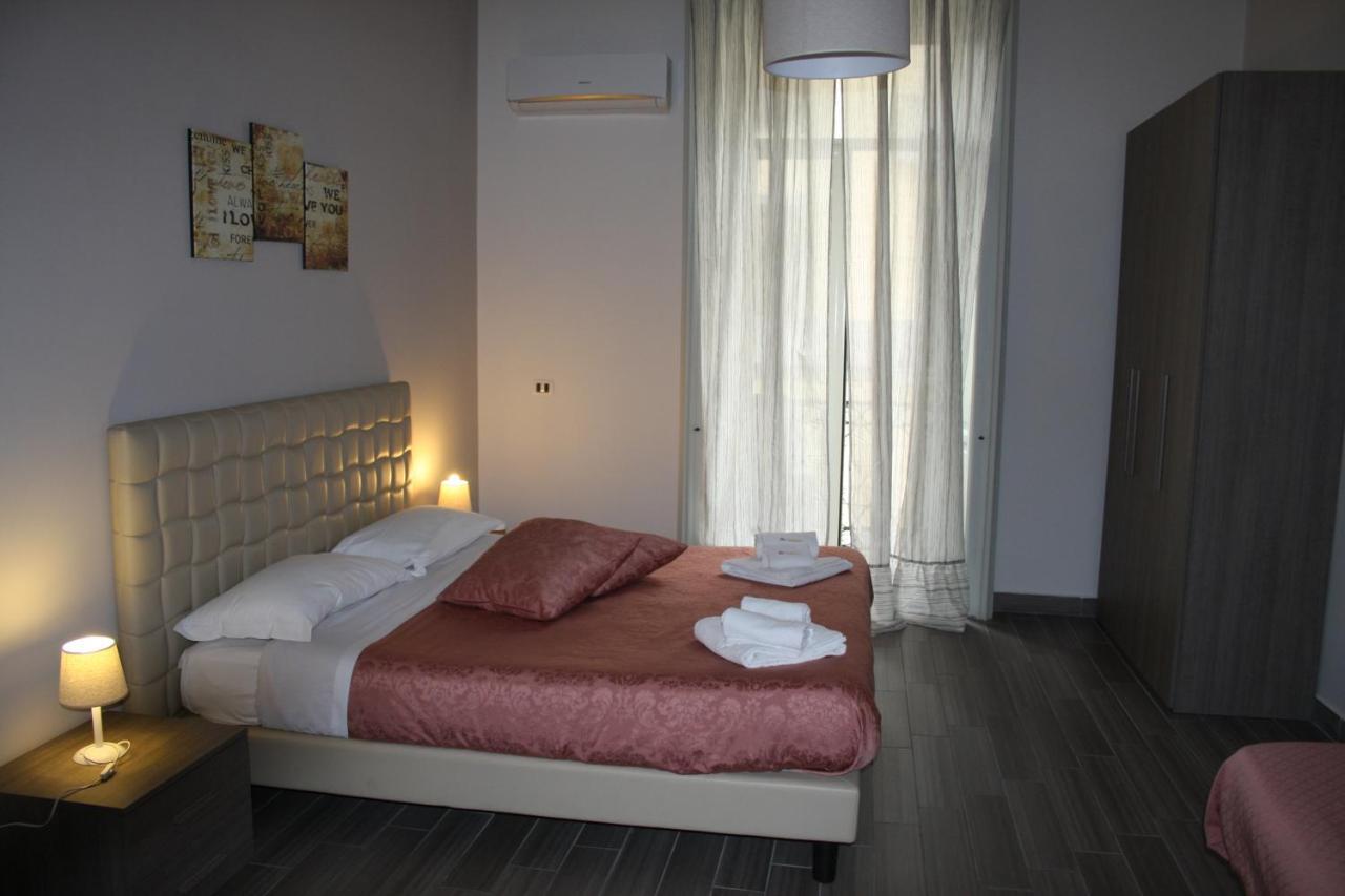 Be Italian Flat Duomo 319 Bed & Breakfast Naples Exterior photo